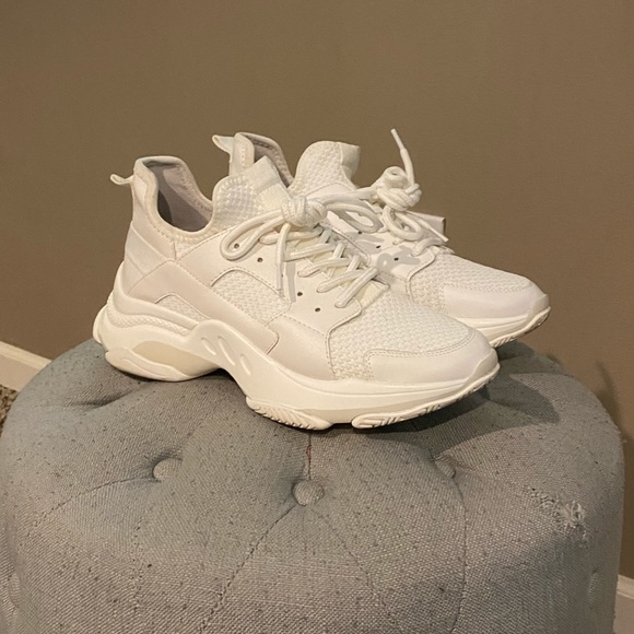 Steve Madden White Chunky Sneakers 